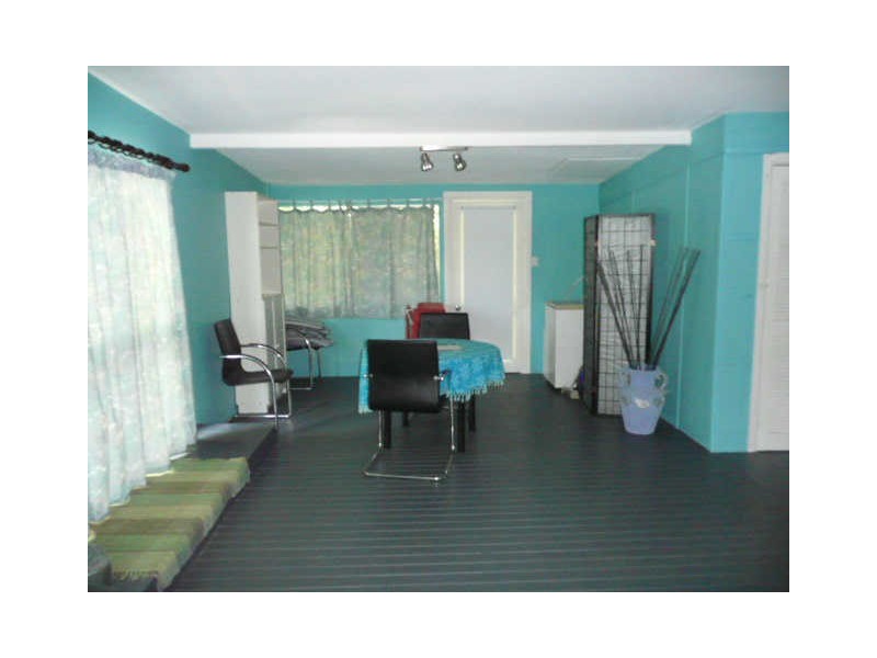 9 Leonie Crescent, Lamb Island QLD 4184