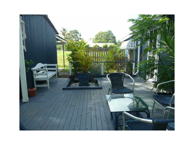 9 Leonie Crescent, Lamb Island QLD 4184