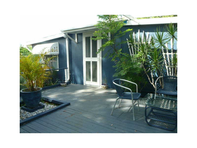 9 Leonie Crescent, Lamb Island QLD 4184