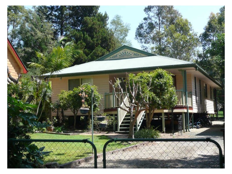 8 George Street, Coochiemudlo Island QLD 4184