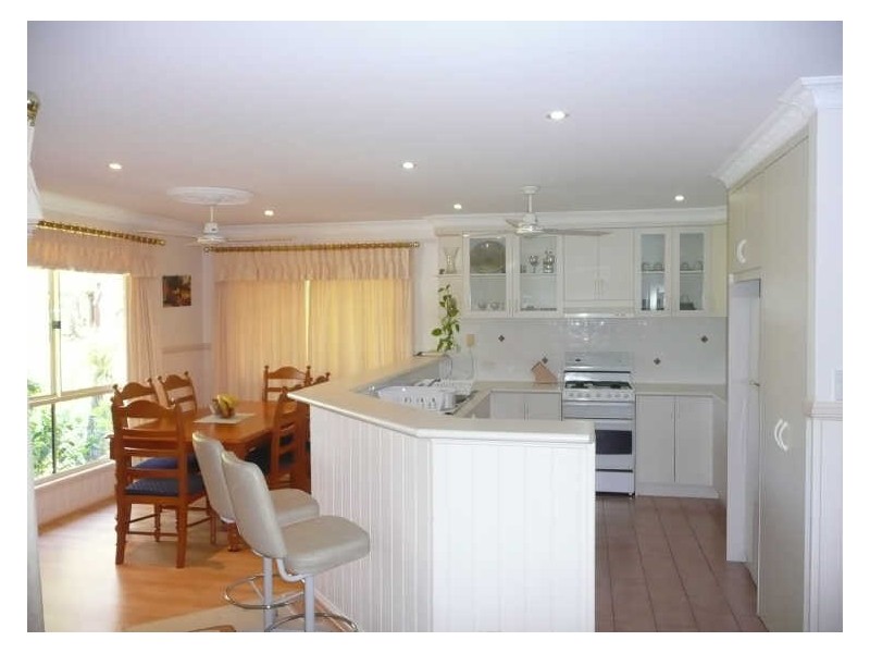 8 George Street, Coochiemudlo Island QLD 4184