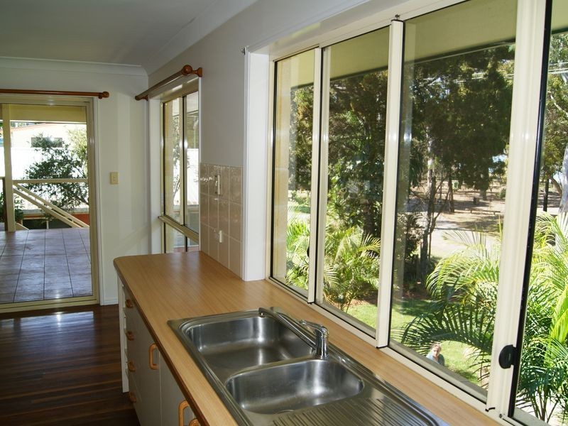 32 Victoria Parade, Coochiemudlo Island QLD 4184