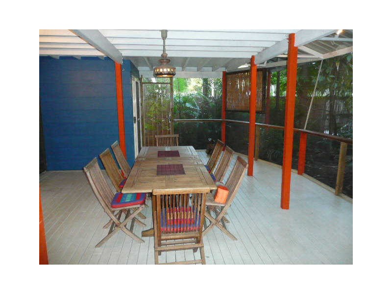 19 Ooyan Street, Coochiemudlo Island QLD 4184