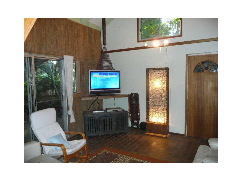 19 Ooyan Street, Coochiemudlo Island QLD 4184