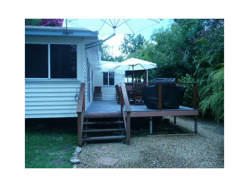 1 Moonah Street, Coochiemudlo Island QLD 4184