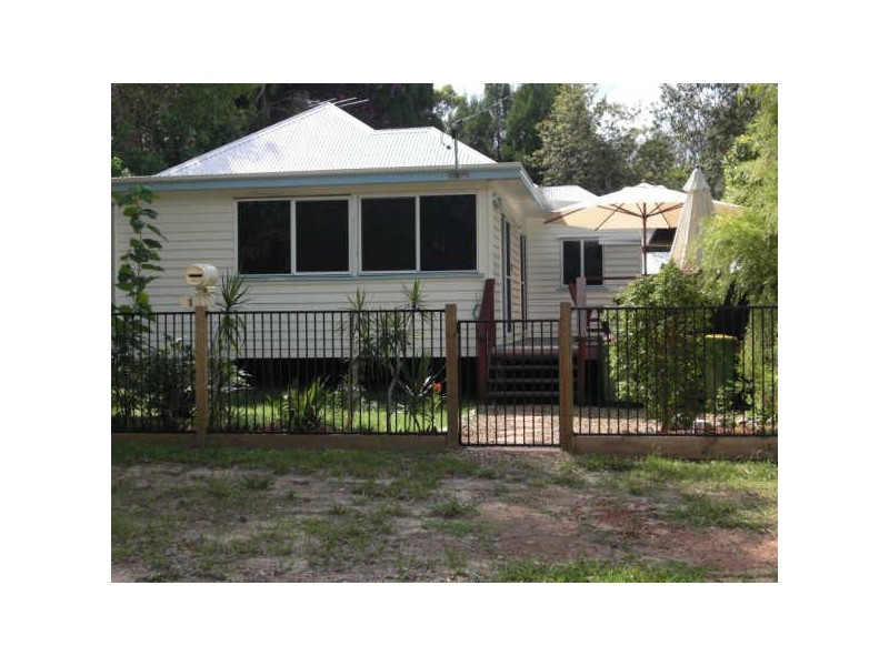 1 Moonah Street, Coochiemudlo Island QLD 4184