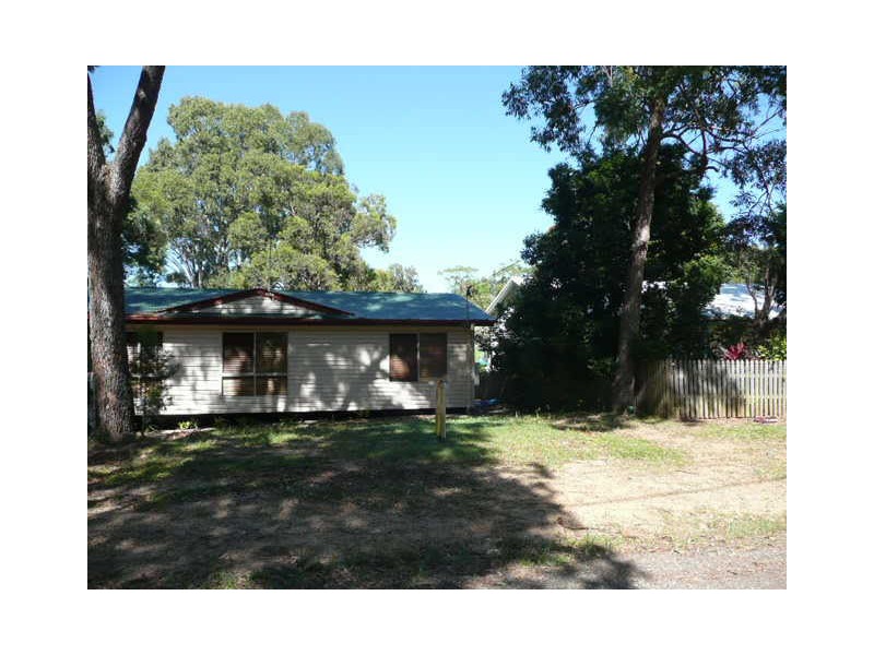 4 Maroo Street, Coochiemudlo Island QLD 4184