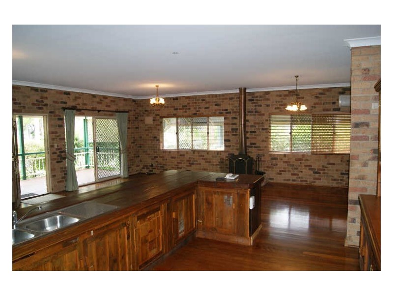 82 Victoria Parade, Coochiemudlo Island QLD 4184