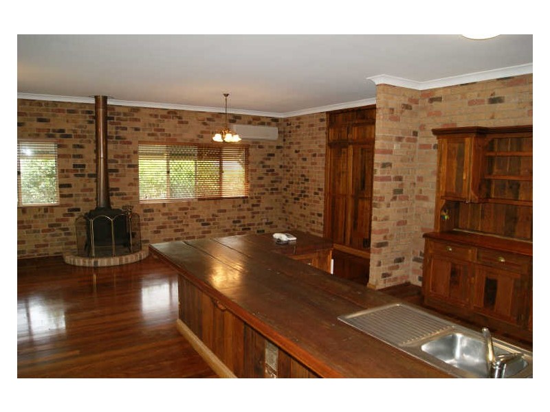 82 Victoria Parade, Coochiemudlo Island QLD 4184