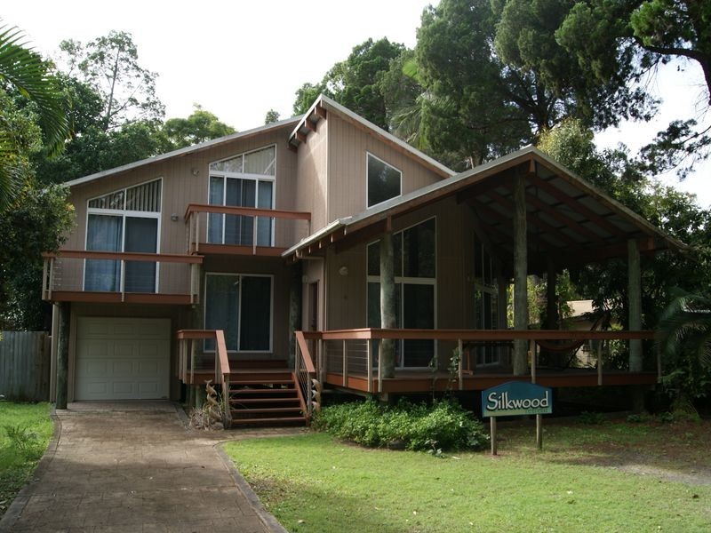 9 Innes Street, Coochiemudlo Island QLD 4184