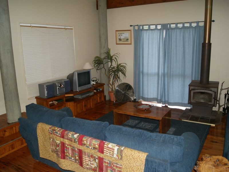 9 Innes Street, Coochiemudlo Island QLD 4184