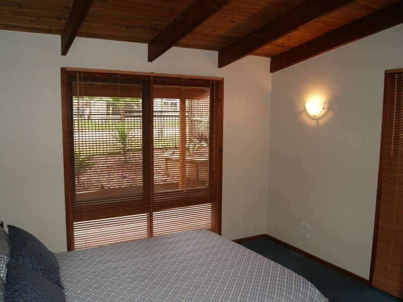 15 Merindah Street, Coochiemudlo Island QLD 4184