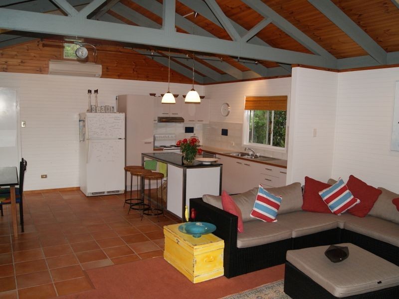 10 Flinders Street, Coochiemudlo Island QLD 4184