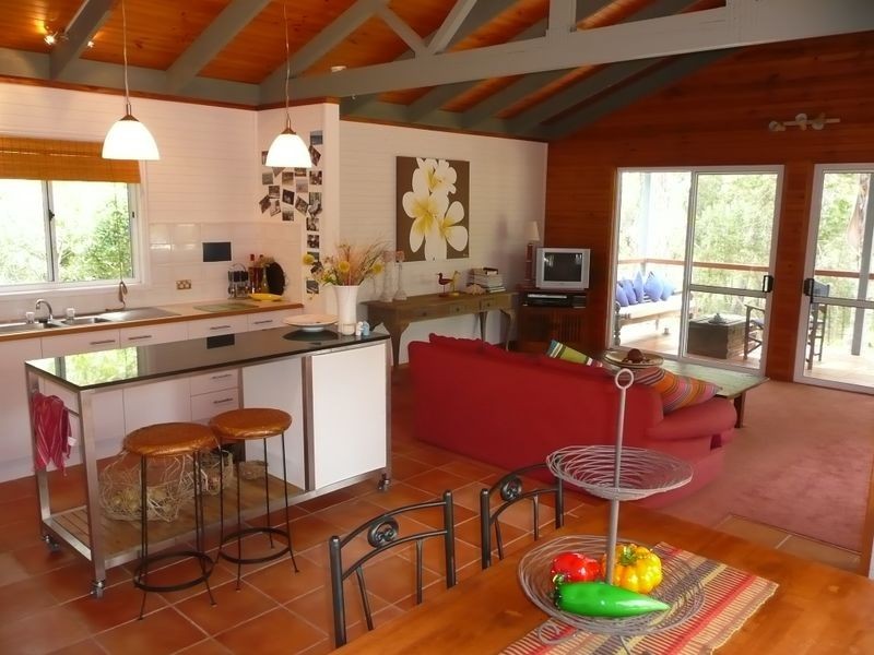 10 Flinders Street, Coochiemudlo Island QLD 4184