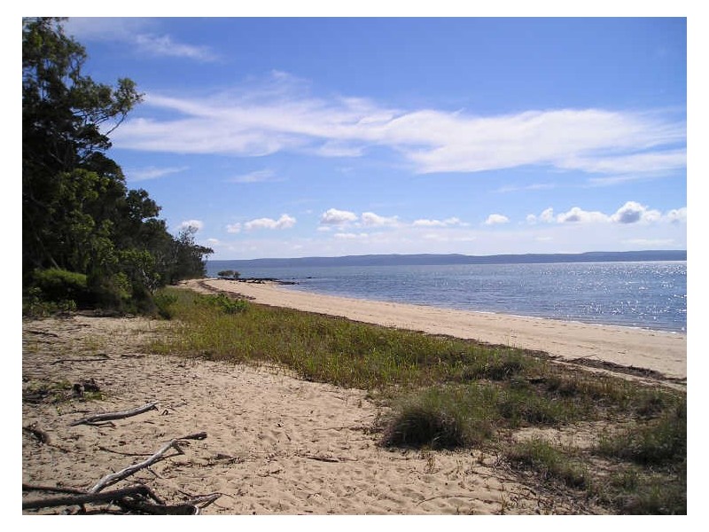 32 Victoria Parade, Coochiemudlo Island QLD 4184