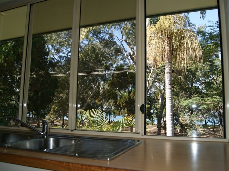 32 Victoria Parade, Coochiemudlo Island QLD 4184