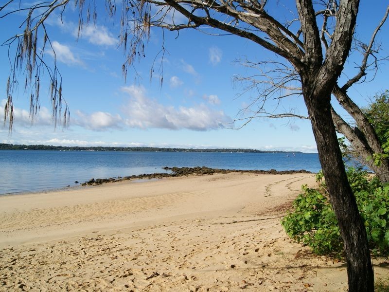 60 Victoria Parade, Coochiemudlo Island QLD 4184