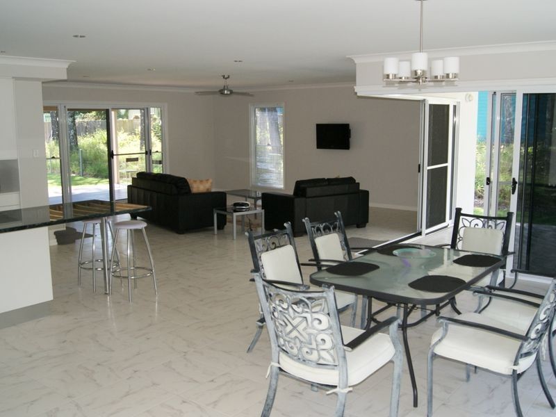 60 Victoria Parade, Coochiemudlo Island QLD 4184