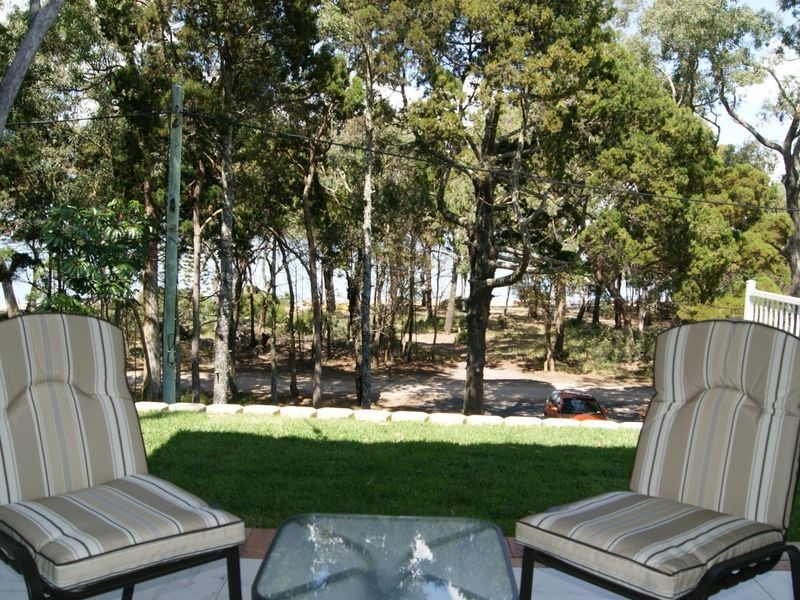 60 Victoria Parade, Coochiemudlo Island QLD 4184