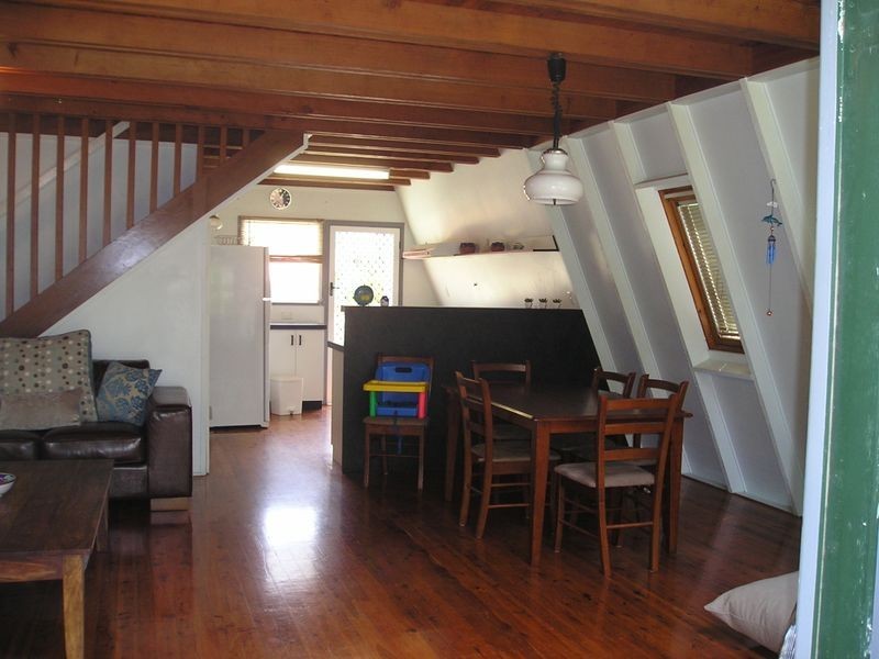 86 Victoria Parade, Coochiemudlo Island QLD 4184