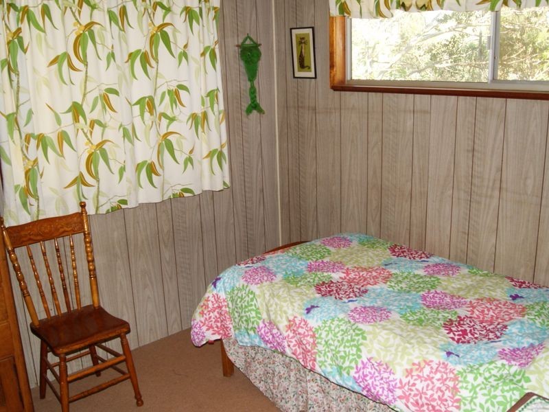 1 Aminya Street, Coochiemudlo Island QLD 4184