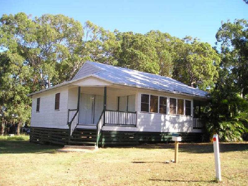 2 Moonah Street, Coochiemudlo Island QLD 4184