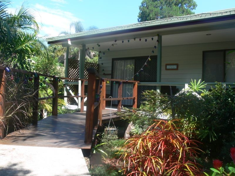 11 Carefree Street, Coochiemudlo Island QLD 4184
