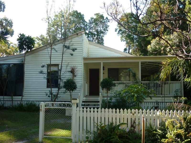 16 Shirley Street, Coochiemudlo Island QLD 4184