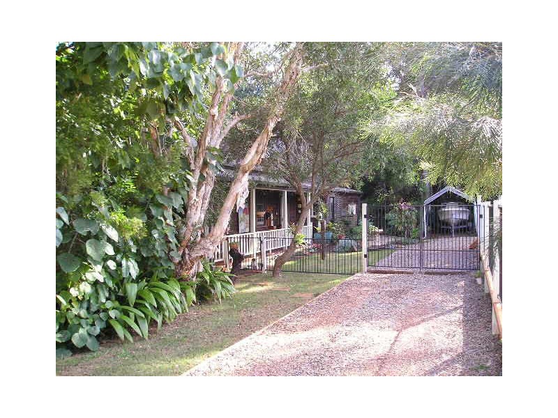 21 Aminya Street, Coochiemudlo Island QLD 4184