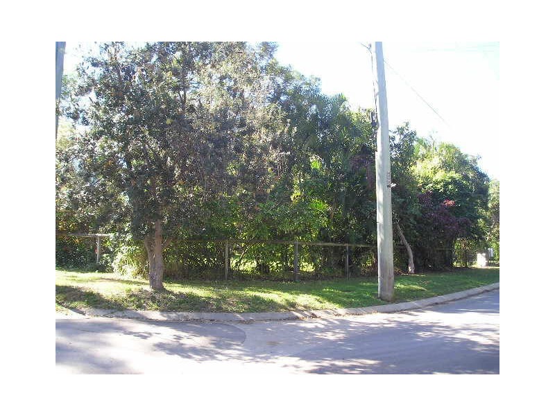 1 Moonah Street, Coochiemudlo Island QLD 4184
