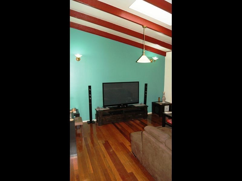 3 Eprapah, Coochiemudlo Island QLD 4184