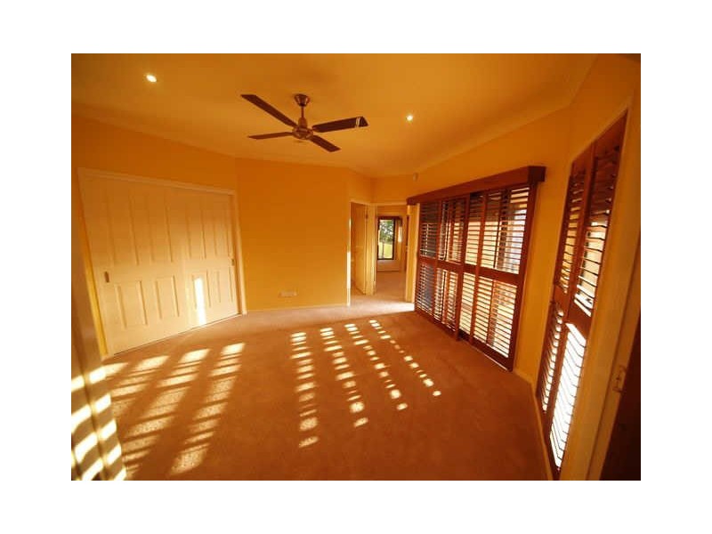 8 Main Road, Wellington Point QLD 4160