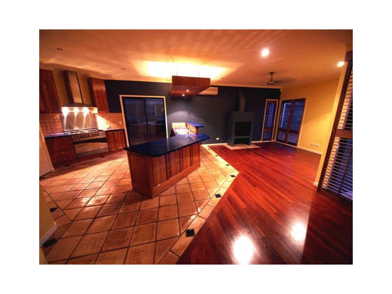 8 Main Road, Wellington Point QLD 4160