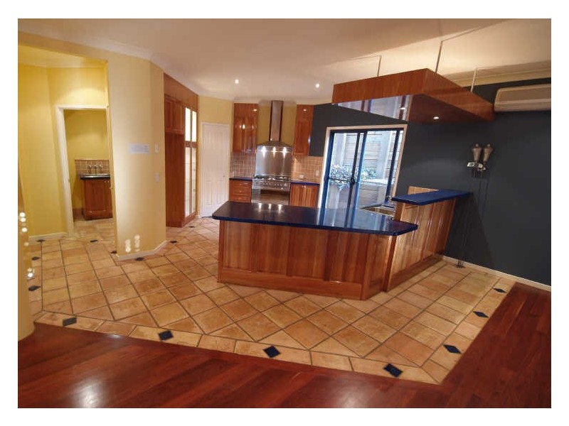 8 Main Road, Wellington Point QLD 4160