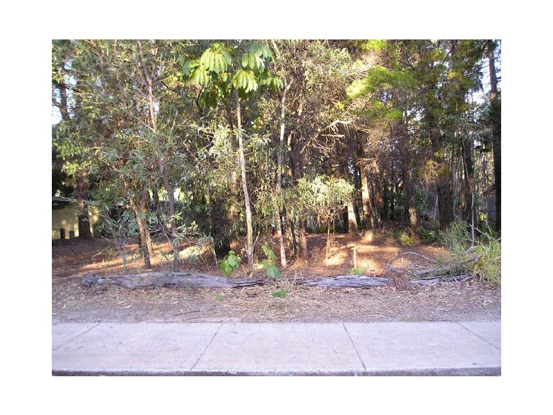 9 Elizabeth St, Coochiemudlo Island QLD 4184