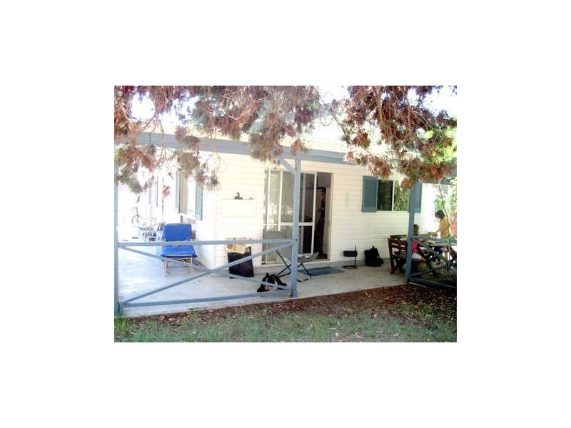 23 Innes Street, Coochiemudlo Island QLD 4184