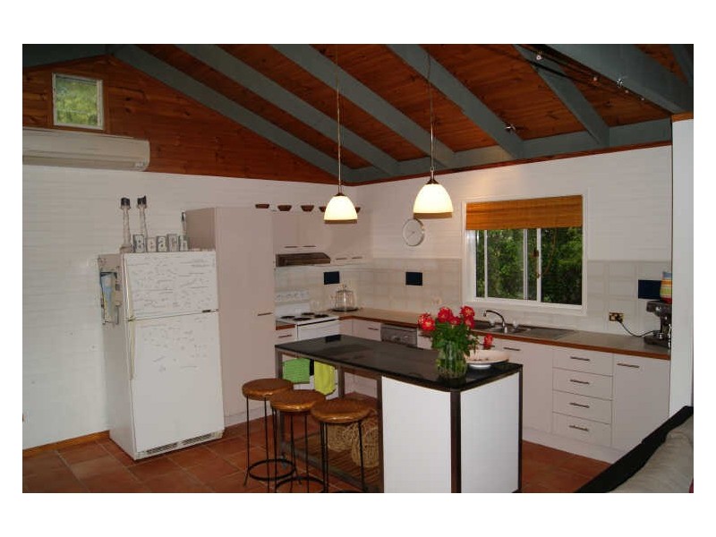 10 Flinders Street, Coochiemudlo Island QLD 4184