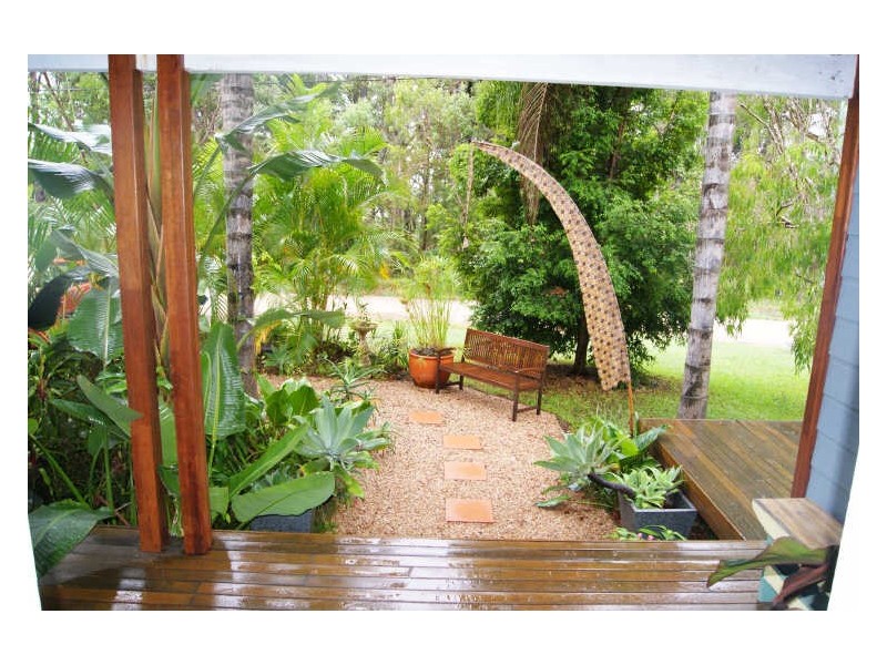 10 Flinders Street, Coochiemudlo Island QLD 4184