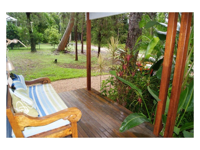 10 Flinders Street, Coochiemudlo Island QLD 4184