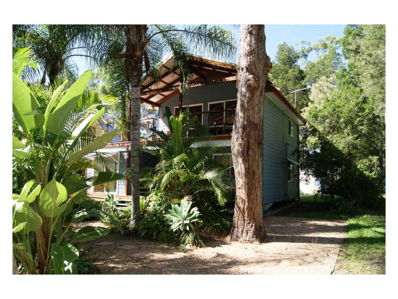 10 Flinders Street, Coochiemudlo Island QLD 4184