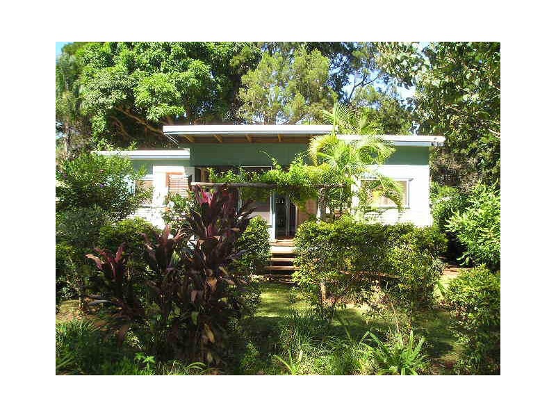 4 Aminya Street, Coochiemudlo Island QLD 4184