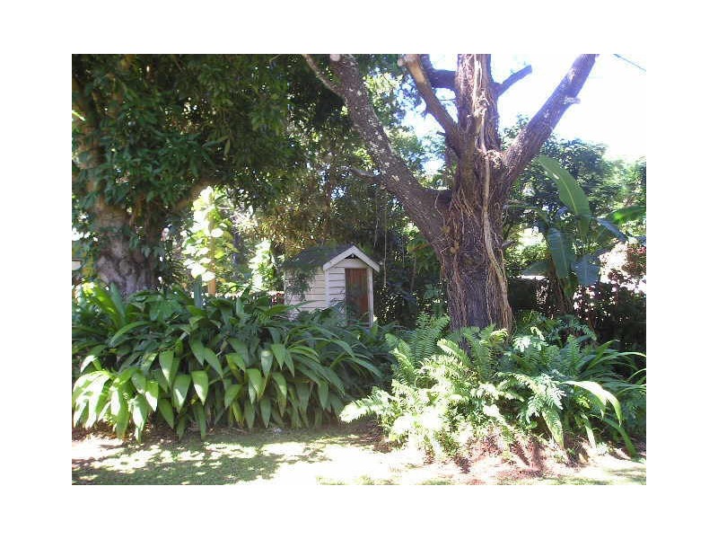 4 Aminya Street, Coochiemudlo Island QLD 4184