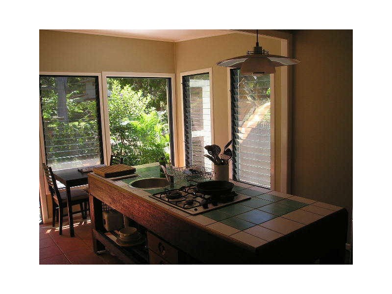 4 Aminya Street, Coochiemudlo Island QLD 4184