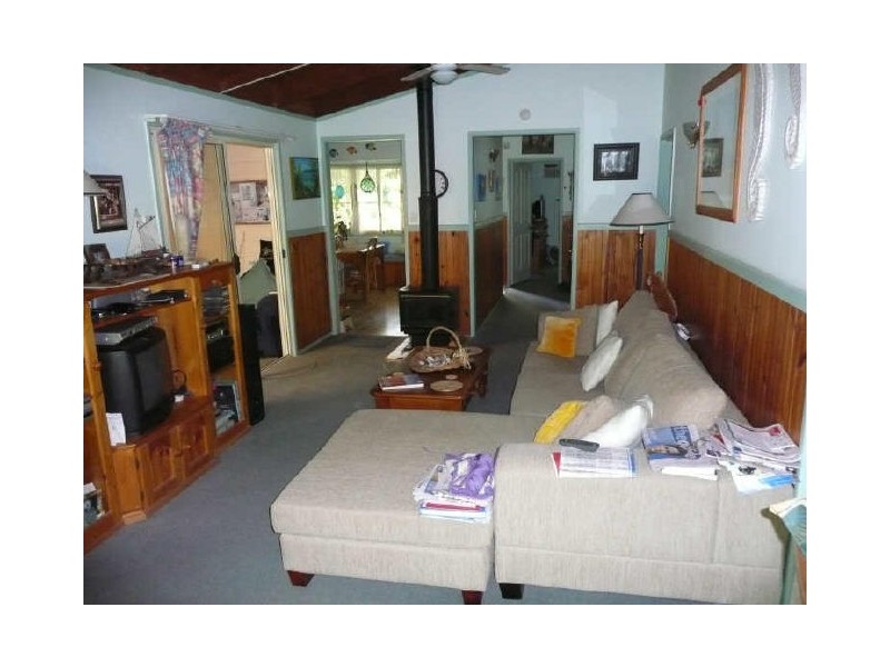 8 Orange Grove St, Coochiemudlo Island QLD 4184