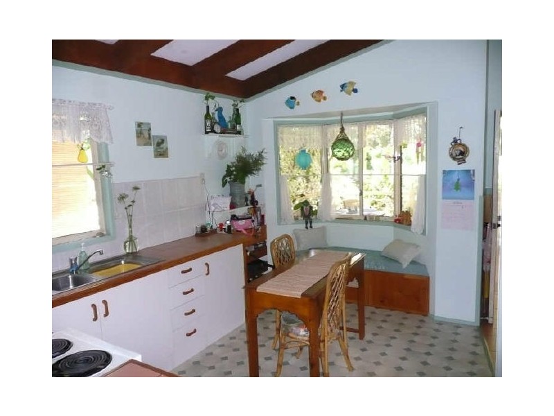 8 Orange Grove St, Coochiemudlo Island QLD 4184