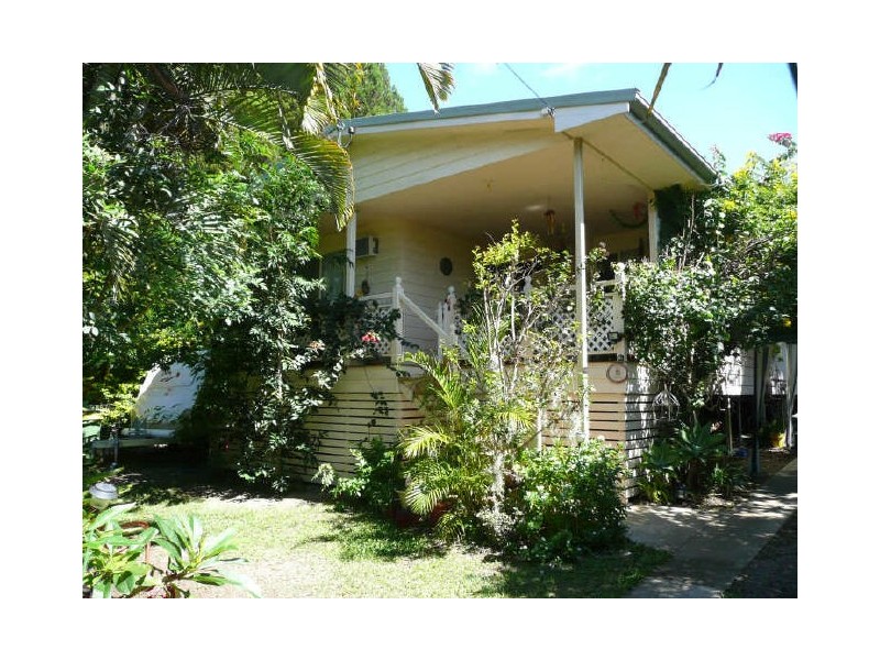 8 Orange Grove St, Coochiemudlo Island QLD 4184