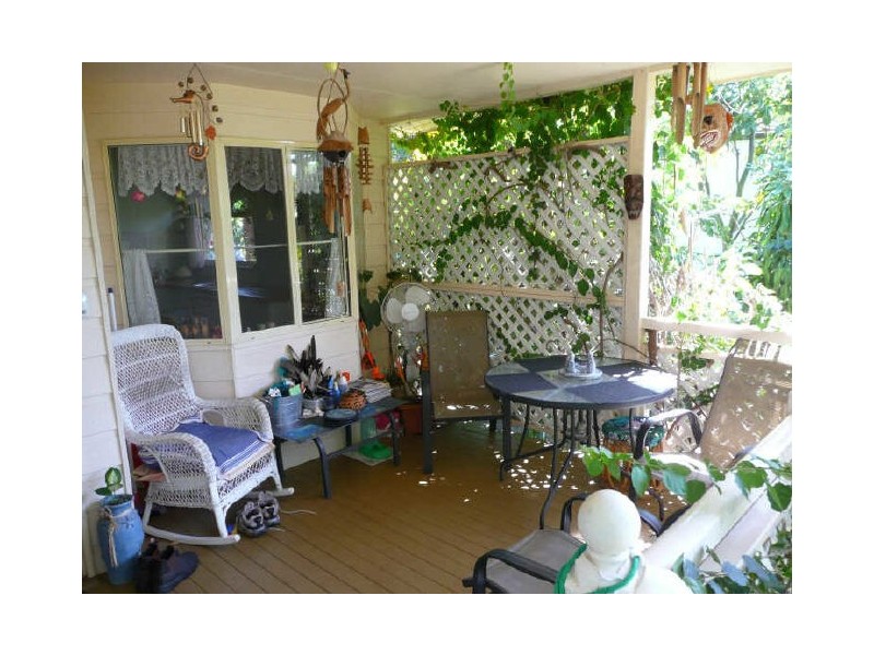 8 Orange Grove St, Coochiemudlo Island QLD 4184