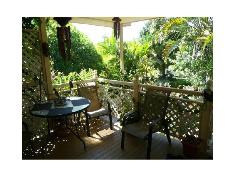 8 Orange Grove St, Coochiemudlo Island QLD 4184