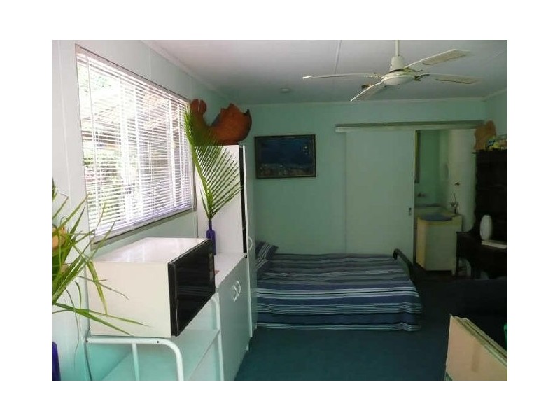 8 Orange Grove St, Coochiemudlo Island QLD 4184