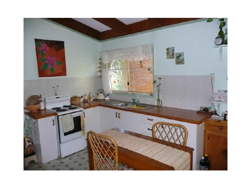 8 Orange Grove St, Coochiemudlo Island QLD 4184